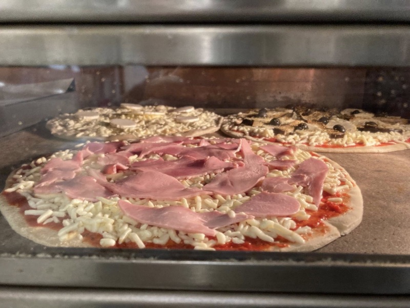 Pizza cuite au four à gaz Sandjo Pizza